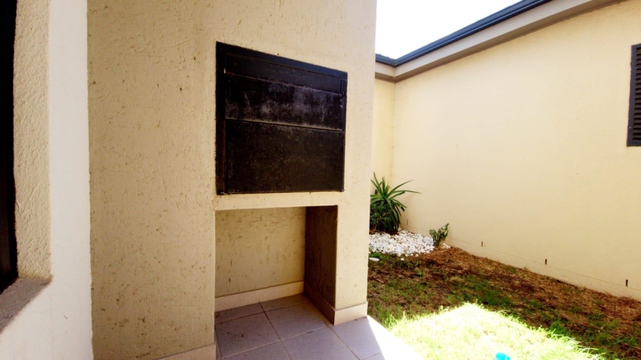 2 Bedroom Property for Sale in Buhrein Western Cape